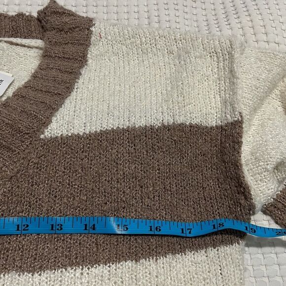 NWT- Hippie Rose - XS. Relaxed V Cut Striped Sweater - Picture 5 of 8